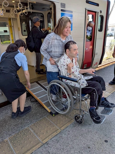 電車でショッピングモールへ